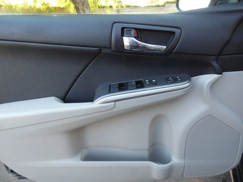 Used 2013 Toyota Camry LE image 49