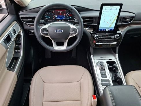 Used 2023 Ford Explorer Limited w/ Limited Technology Package image 11