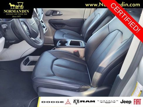 Certified 2024 Chrysler Pacifica Touring-L FWD image 15