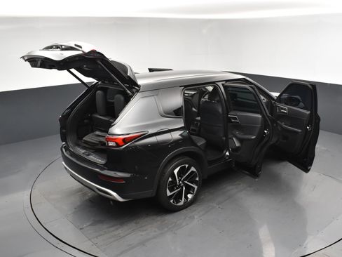Used 2023 Mitsubishi Outlander SE image 29