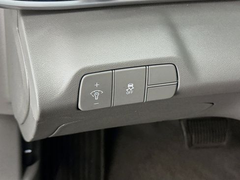 Used 2025 Hyundai Elantra SEL image 17