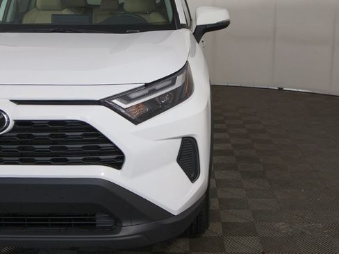 Used 2025 Toyota RAV4 XLE AWD/4WD image 12
