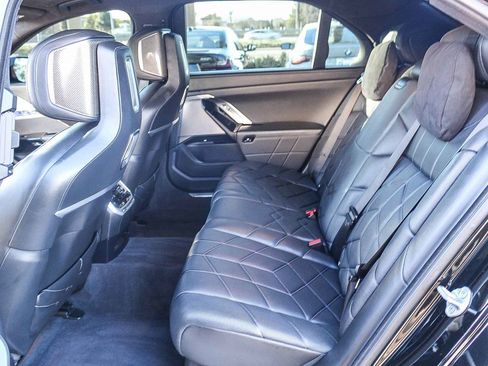 Used 2023 BMW 760i xDrive w/ Luxury Rear Seating Package image 18