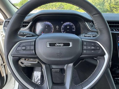 Used 2023 Jeep Grand Cherokee L Laredo w/ Luxury Tech Group I AWD/4WD image 18