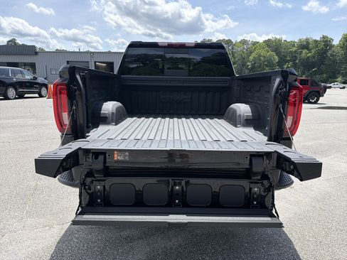 Used 2025 GMC Sierra 1500 AT4 w/ AT4 Premium Package AWD/4WD image 19