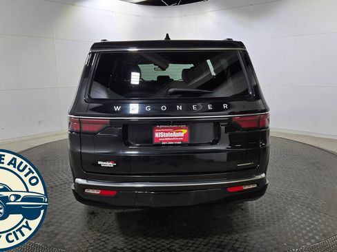 Used 2024 Jeep Wagoneer L Series II w/ Flexible Seating Group AWD/4WD image 6