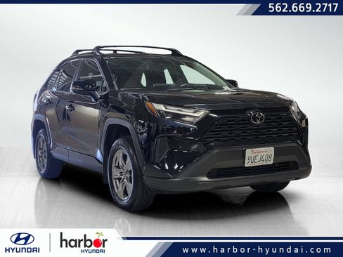 Used 2025 Toyota RAV4 XLE AWD/4WD image 1
