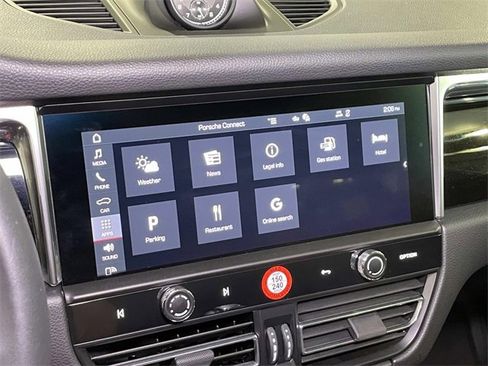 Used 2025 Porsche Macan image 30