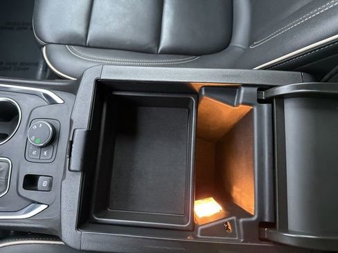 Used 2023 Chevrolet Traverse Premier image 28