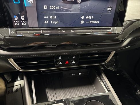 Used 2025 Volkswagen Atlas Cross Sport SE FWD image 29