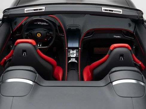 Used 2025 Ferrari Roma Spider RWD image 2