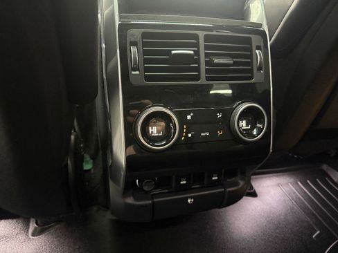 Used 2019 Land Rover Range Rover Sport HST AWD/4WD image 28