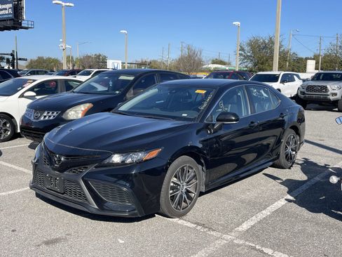 Used 2024 Toyota Camry SE image 1