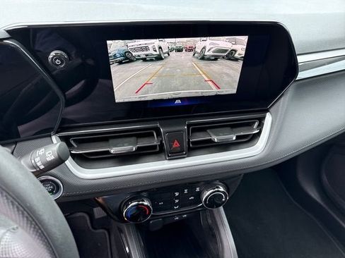 Used 2025 Chevrolet TrailBlazer LT FWD image 17