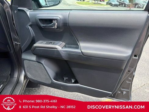 Used 2018 Toyota Tacoma TRD Sport w/ Technology Package AWD/4WD image 35