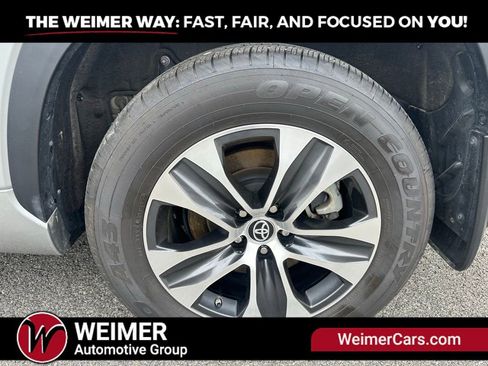 Used 2023 Toyota Highlander XLE AWD/4WD image 27