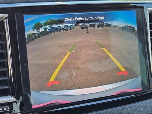 Used 2024 Chrysler Pacifica Touring-L FWD image 18