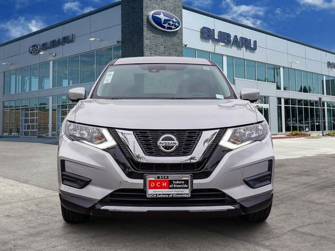 Used 2019 Nissan Rogue S image 2