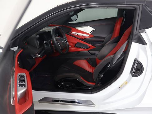 Used 2023 Chevrolet Corvette Stingray Premium Conv w/ Z51 Performance Package RWD image 34