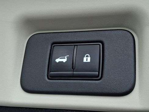 Used 2024 Nissan Ariya AWD image 33