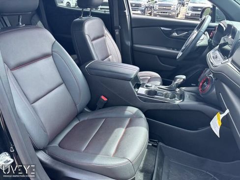 Used 2024 Chevrolet Blazer RS w/ Enhanced Convenience Package FWD image 9