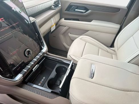 New 2026 GMC Yukon Denali w/ Denali Reserve Package AWD/4WD image 20