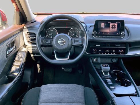 Used 2023 Nissan Rogue SV FWD image 6