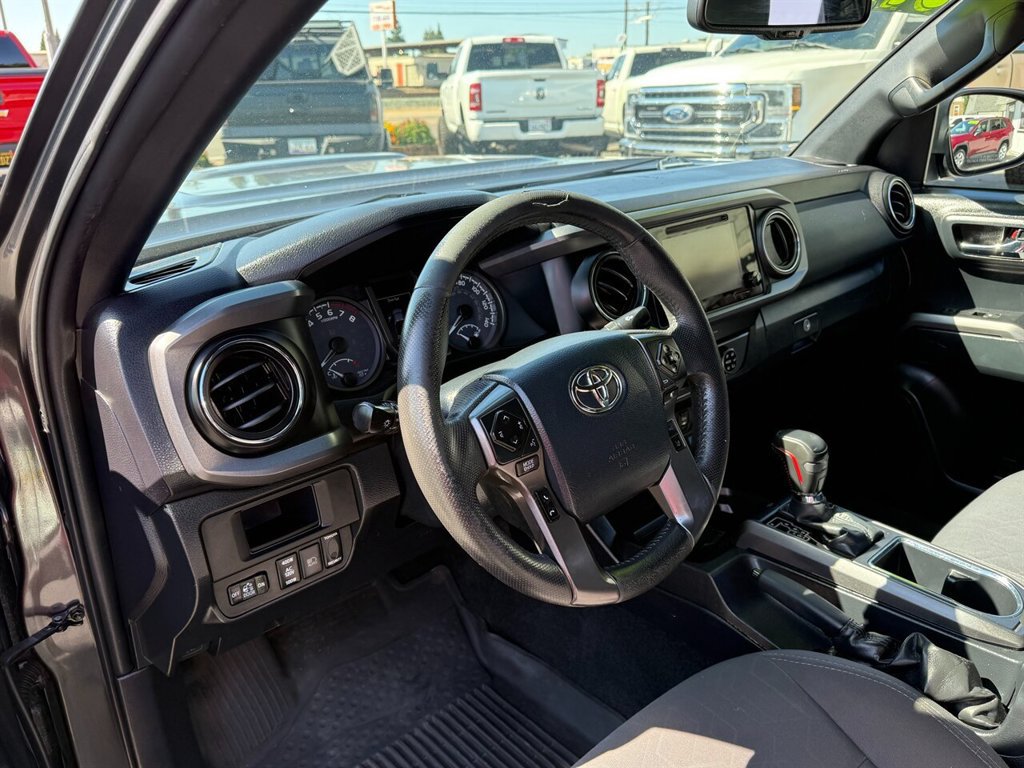 Used 2019 Toyota Tacoma TRD Sport AWD/4WD image 9