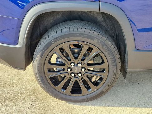 Used 2023 GMC Acadia SLE w/ Driver Convenience Package image 7