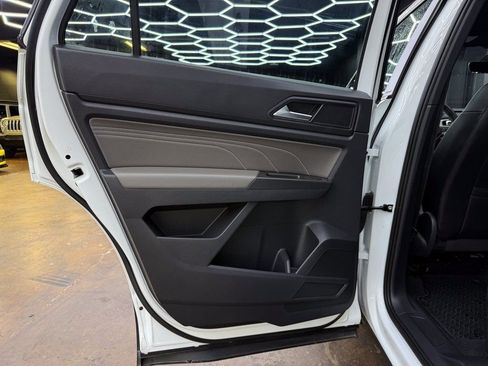 Used 2022 Volkswagen Atlas Cross Sport SE image 19