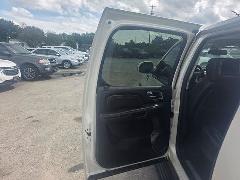Used 2013 Cadillac Escalade ESV Platinum AWD/4WD image 8