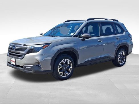 Used 2025 Subaru Forester Premium AWD/4WD image 3