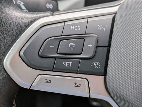 Certified 2024 Volkswagen Taos SE FWD image 24