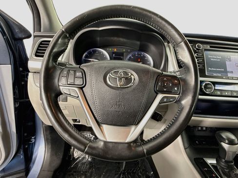 Used 2018 Toyota Highlander XLE FWD image 13