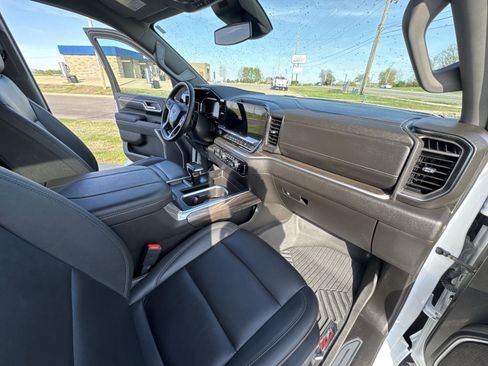 Used 2025 Chevrolet Silverado 1500 RST AWD/4WD image 18