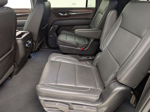 Used 2022 GMC Yukon XL Denali image 14