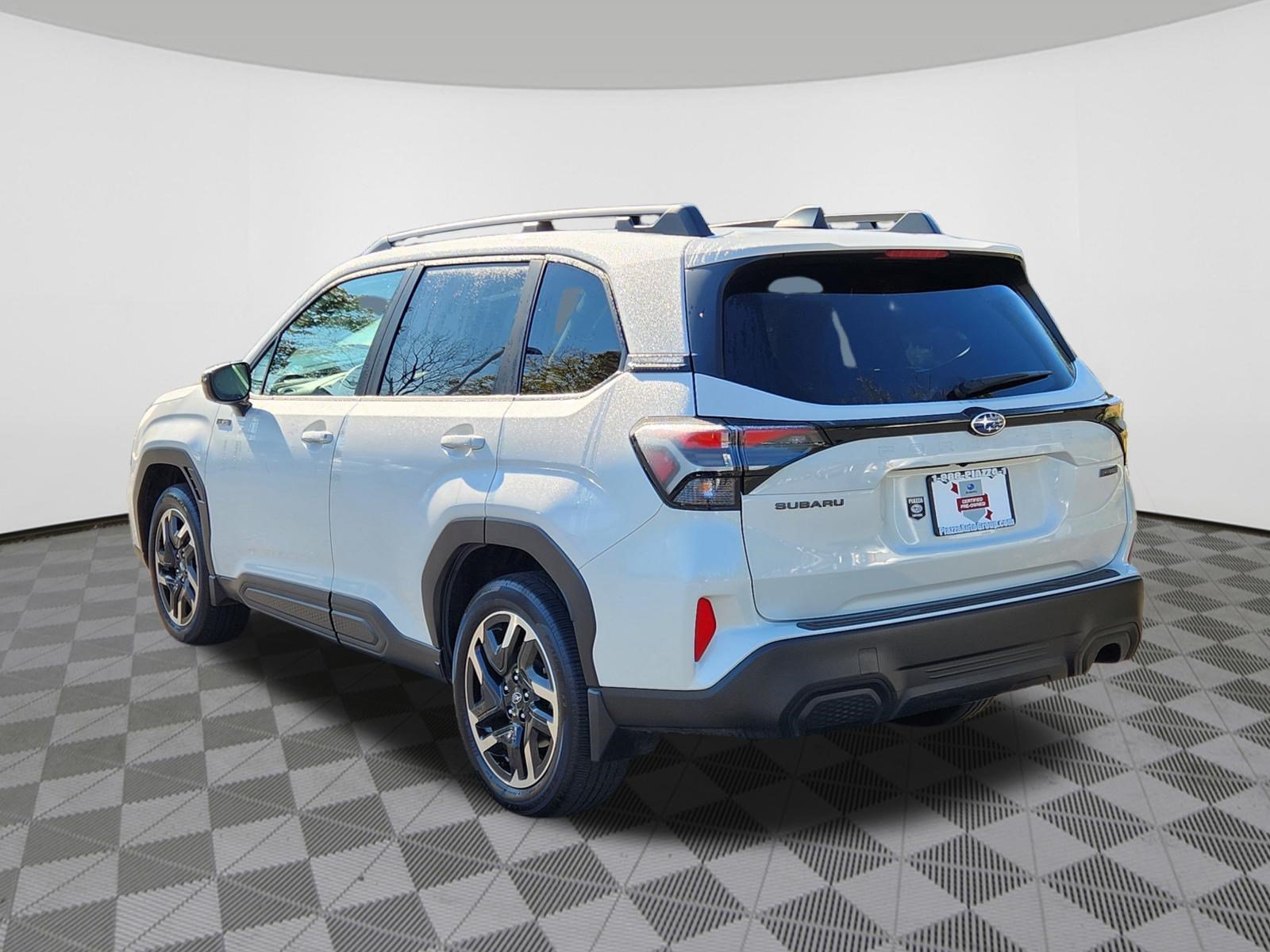 Used 2025 Subaru Forester Premium AWD/4WD image 3
