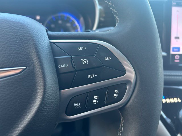 Used 2023 Chrysler Pacifica Limited FWD image 22
