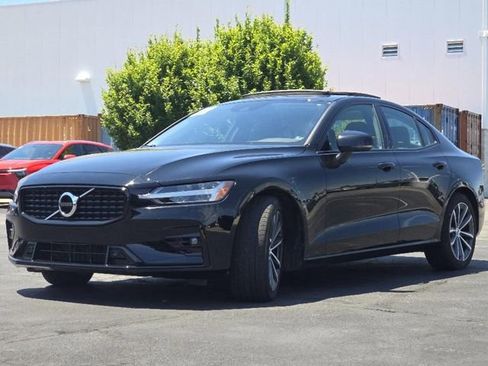 Used 2022 Volvo S60 B5 Momentum w/ Premium Package image 16