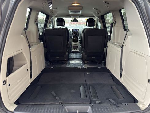Used 2019 Dodge Grand Caravan SE FWD image 27