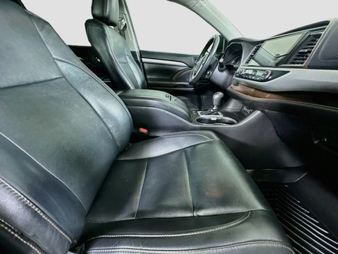 Used 2019 Toyota Highlander XLE FWD image 30
