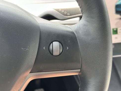 Used 2022 Tesla Model Y Performance AWD/4WD image 24