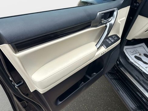 Used 2023 Lexus GX 460 Premium w/ Premium Package AWD/4WD image 17