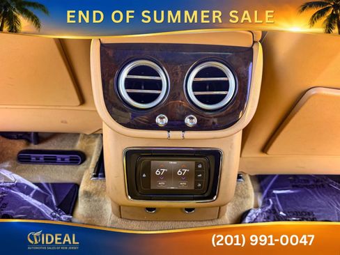 Used 2017 Bentley Bentayga AWD/4WD image 28