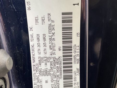 Used 2025 Toyota Sequoia Platinum image 39