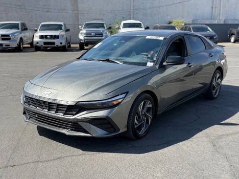 Used 2025 Hyundai Elantra Sport FWD image 8