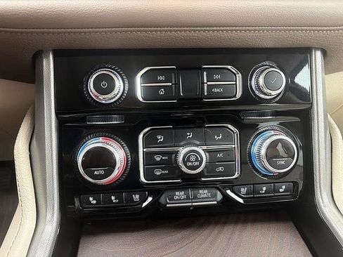 Used 2021 GMC Yukon Denali w/ Denali Ultimate Package AWD/4WD image 12