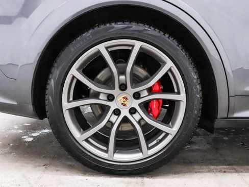 Used 2023 Porsche Cayenne GTS w/ Premium Package image 11