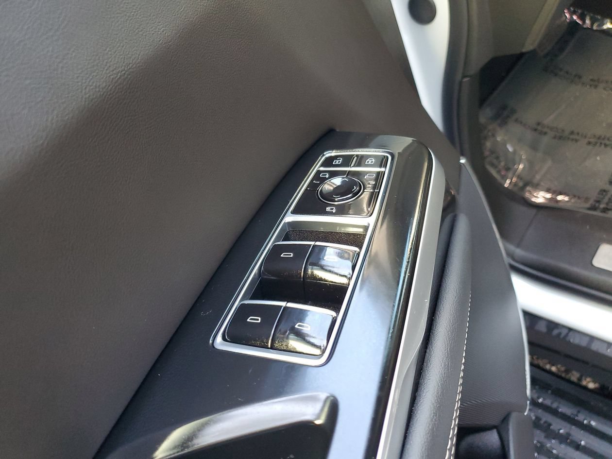 Used 2026 Cadillac Escalade Luxury AWD/4WD image 17