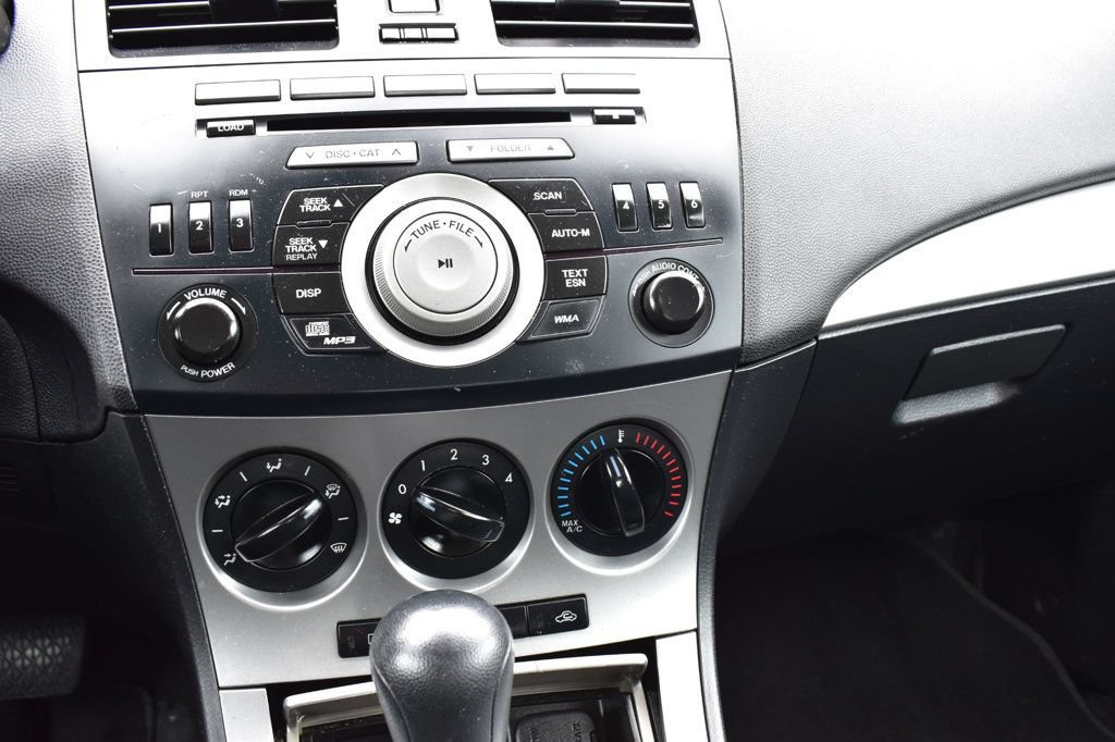 Used 2011 MAZDA MAZDA3 i Touring FWD image 29